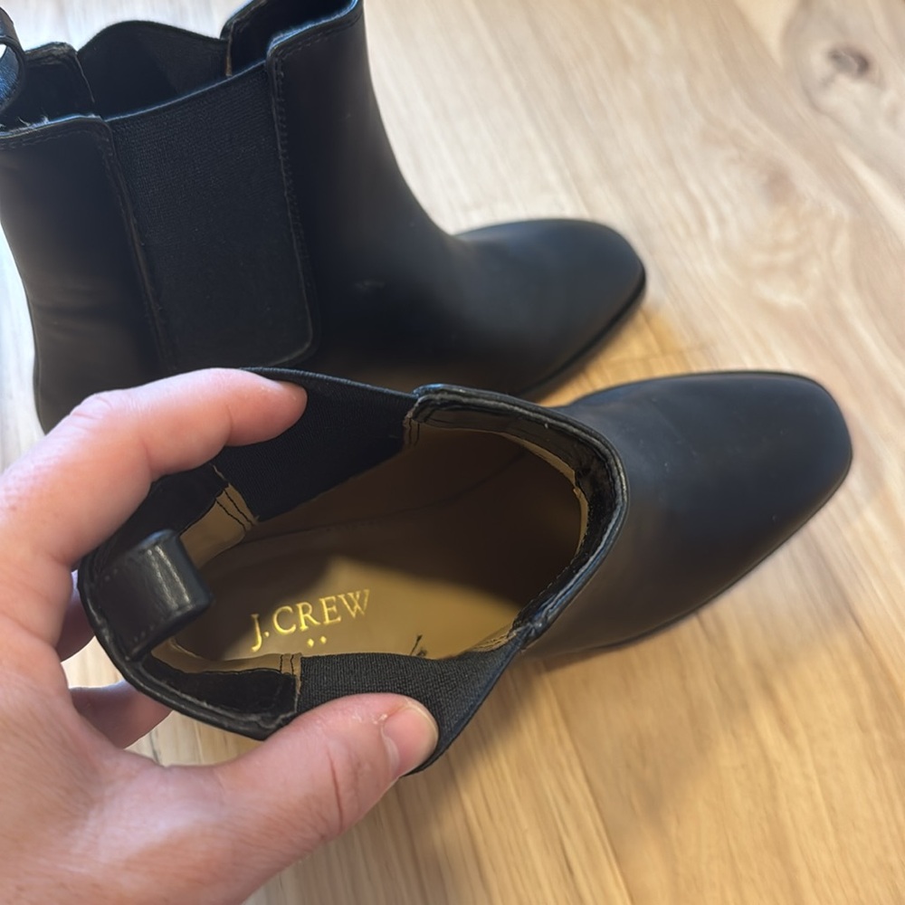 Like new!! JCrew Chelsea boots BT277 in black, size 7.5 - Picture 4 of 5